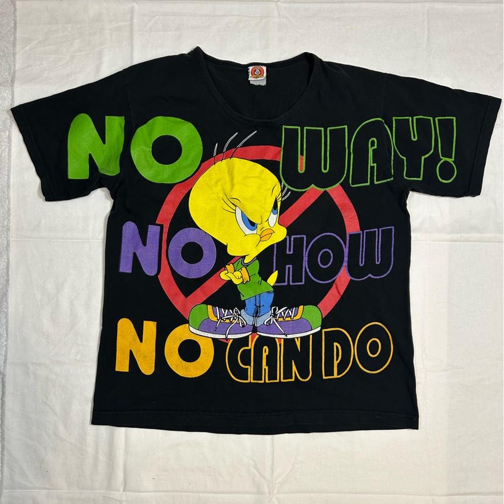 Looney Tunes graphic L
